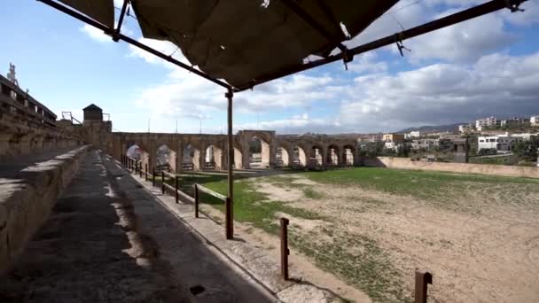 Hipodrom Rzymskich Ruin Mieście Jerash Wietrzny Pochmurny Dzień — Wideo stockowe