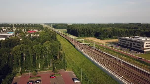 Drone Vista Trem Que Chega Dronten Flevoland Países Baixos — Vídeo de Stock