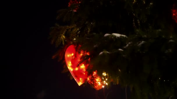 タリンクリスマスマーケットのクリスマスツリーのライトと装飾 — ストック動画