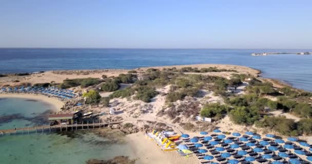 Légi Felvétel Tengerpartról Strandról Egy Üdülőhelyen Makronissos Strand Ayia Napa — Stock videók