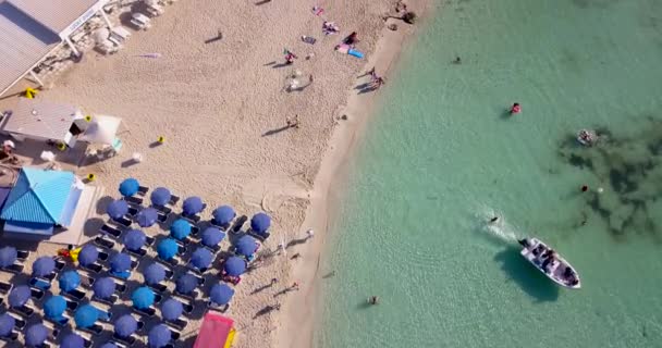 Aerial Shot Sandy Beach People Beach Facilities Holiday Resort — ストック動画