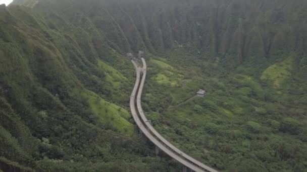 オアフ島の高速道路H3の空中ビュー — ストック動画