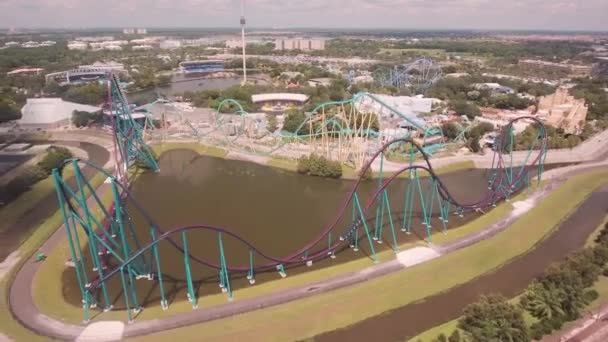 Aerial Sidewards Shot Showing Rollercoaster Theme Park Orlando — Vídeo de Stock