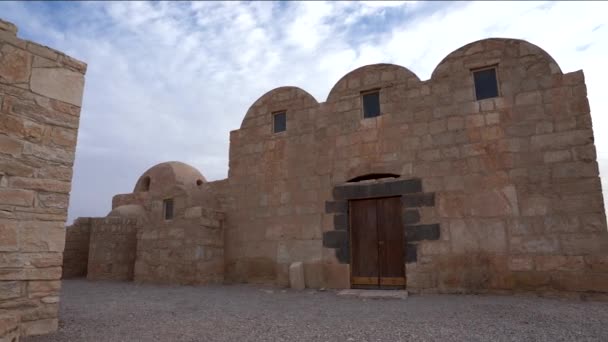 Weitwinkelaufnahme Der Unesco Welterbestätte Qasr Amra Desert Castle Mit Drei — Stockvideo