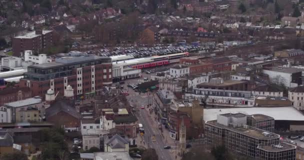 Wide Air View Tracking Commuter Train Passing Surbiton Train Station — стокове відео