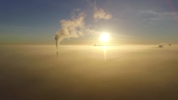 Dense Fog City Valmiera Early Winter Morning Sunlight Aerial Footage — Vídeos de Stock