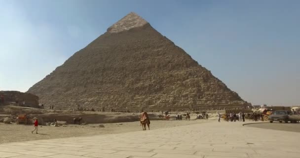 Camera Going Slowly Khafre Pyramid Sunny Day Egypt — стоковое видео