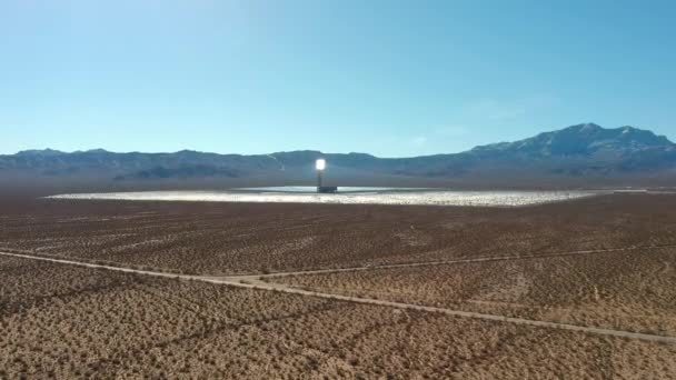 Imagens Drones Voando Perto Coletor Solar Nevada Bom Tempo Gravado — Vídeo de Stock