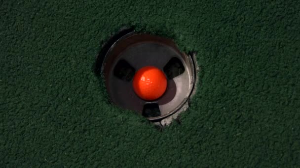 Close Birds Eye View Orange Ball Hole Purple Misses Side — Stock Video