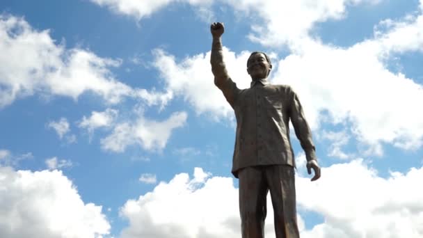 Nelson Mandela Statue Auf Naval Hill Bloemfontein Südafrika — Stockvideo