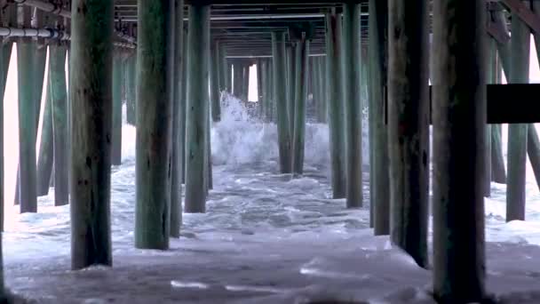 Waves Crashing Pier — Stock Video