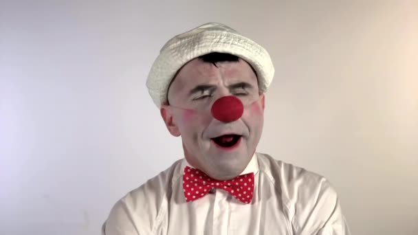 Emoji Clown Чихание Лица Клоун Мим Чихает Носа Медленно Высыпает — стоковое видео