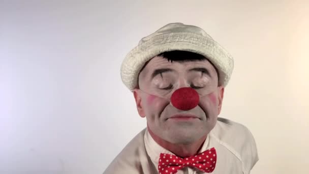 Emoji Clown Sleeping Face Sleepy Mime Clown Yawns Closing His — Stock Video