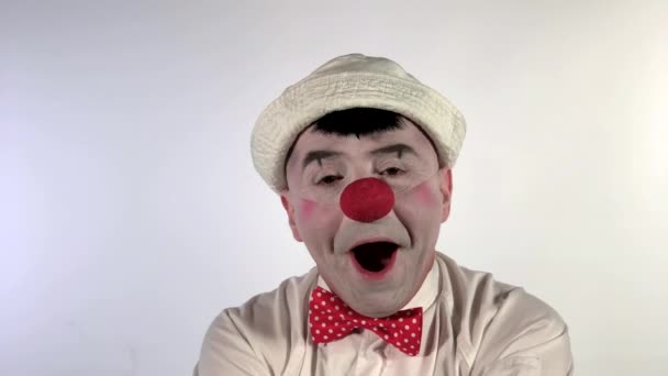 Клоун Эмодзи Спящее Лицо Сонный Клоун Мим Зевает Выпускает Три — стоковое видео