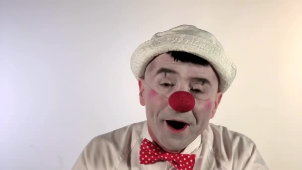 Emoji Clown Slapend Gezicht Een Slaperige Mime Clown Geeuwt Laat — Stockvideo