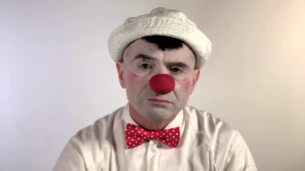 Clown Emoji Clown Con Volto Con Sopracciglio Sollevato Scetticismo Faccia — Video Stock