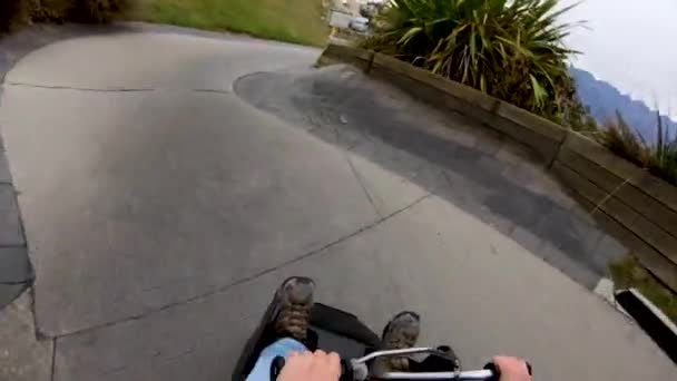 在新西兰奎斯敦的山下滑行 — 图库视频影像