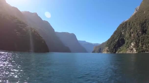 Hyperlapse Enquanto Passeia Por Milford Sound Nova Zelândia — Vídeo de Stock