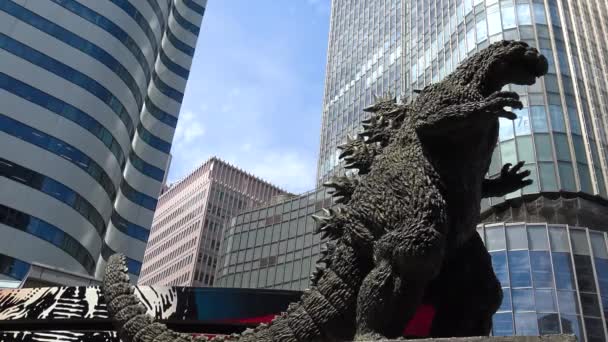 时间流逝 海比亚哥斯拉广场中央的哥斯拉放射性怪物雕像 — 图库视频影像