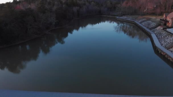 Imagens Drones Voando Para Trás Sobre Docas Barco Com Casas — Vídeo de Stock