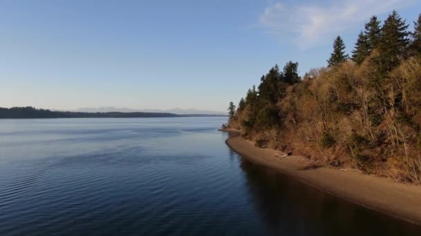 Fliegen Bei Sonnenuntergang Auf Dem Wunderschönen Wasser Des Puget Sound — Stockvideo