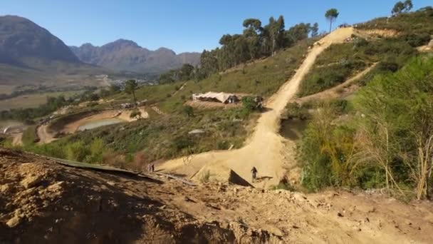 Extrem Mountainbiker Gör Backflip Darkfest Stellenbosch Sydafrika — Stockvideo