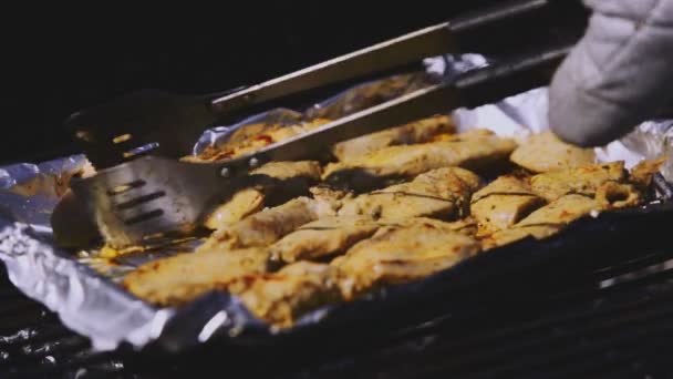 Pomeriggio Filmato Piedi Dalla Tostatura Bene Carni Pollo Affettate Sopra — Video Stock