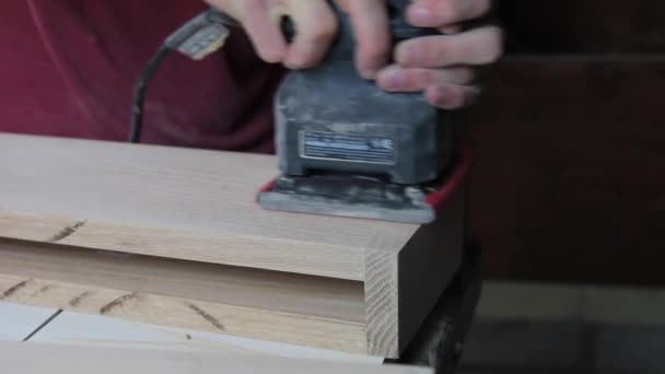 Afwerking Schuren Van Het Hout Vulmiddel Houten Drijvende Planken Voorbereiding — Stockvideo