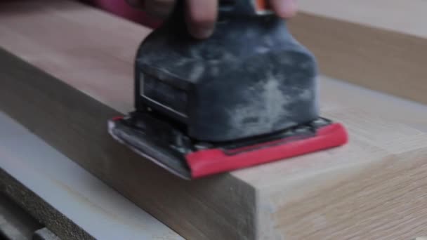 Dokončit Broušení Dřevěné Výplně Dřevěných Plovoucích Policích Přípravě Barvení Zavěšení — Stock video