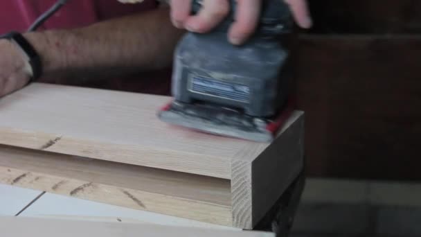 Afwerking Schuren Van Het Hout Vulmiddel Houten Drijvende Planken Voorbereiding — Stockvideo