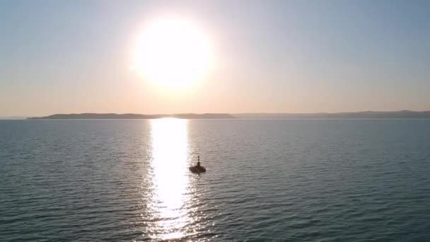 ハンガリーバラトン湖の真ん中に沈む夕日と購入 Siofok Recorded Dji Drone — ストック動画