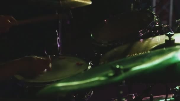 Στενότερη Crymbal Άποψη Από Διαφορετικές Τεχνικές Drumming — Αρχείο Βίντεο