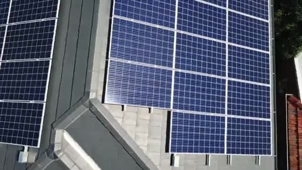 Zonnepanelen Het Dak — Stockvideo