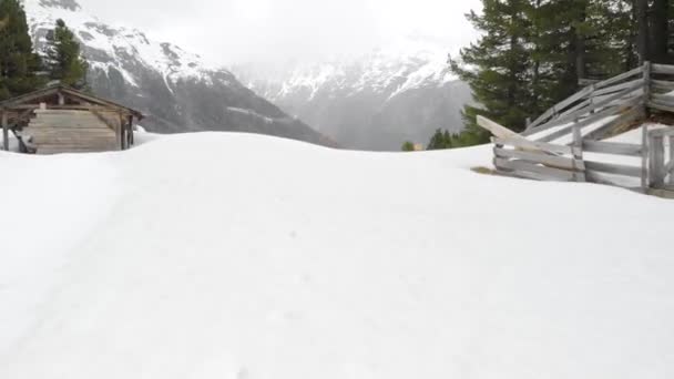 Drone Shot Van Een Klein Stadje Oostenrijkse Alpen Slden Oostenrijk — Stockvideo