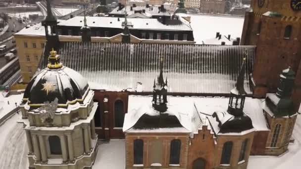 Movimiento Panorámico Hacia Arriba Que Muestra Vista Lateral Iglesia Riddarholmen — Vídeos de Stock