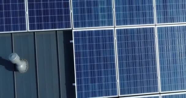 Panorámica Sobre Paneles Solares Techo — Vídeos de Stock