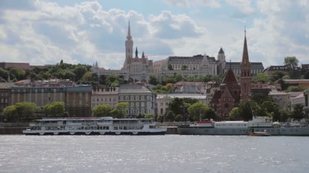Budapeşte Daha Trafiği Olan Matthias Kilisesi Nden Buda Nın Yanından — Stok video