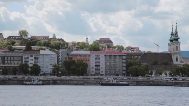 在布达佩斯Buda海岸一侧拍摄的全景镜头 — 图库视频影像