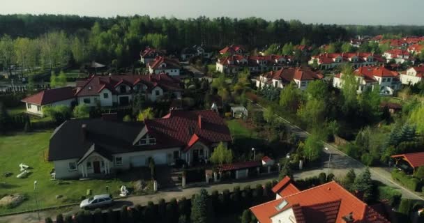 Αεροφωτογραφία Άνετης Κατοικίας Στα Προάστια — Αρχείο Βίντεο