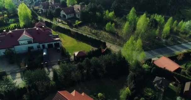 Luftaufnahme Einer Wohnsiedlung Der Vorstadt — Stockvideo