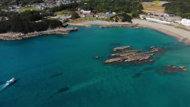 Liten Fiskeby Nära Landsbygdskust — Stockvideo