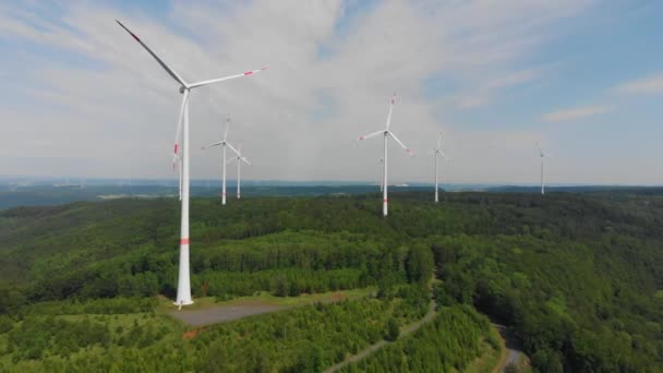 Turbina Eólica Produzindo Energia Limpa — Vídeo de Stock