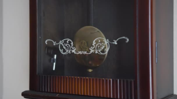 Pendulum Swinging Old Pendulum Clock Close Shot Right Angle Loop — Stock Video