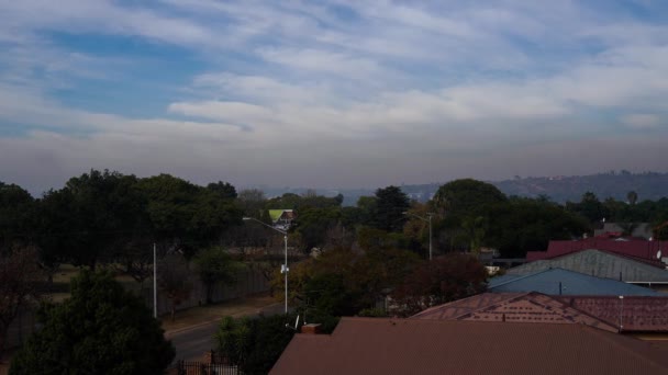 Timelapse Förort Villieria Pretoria Sydafrika Moln Rör Sig Solig Dag — Stockvideo