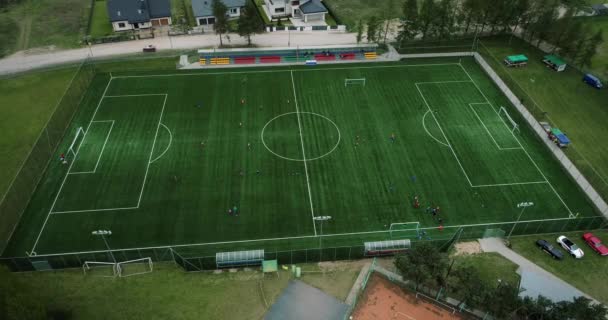 校园足球场的空中景观 — 图库视频影像