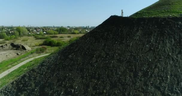 Luftaufnahme Des Hügels Der Mülldeponie — Stockvideo