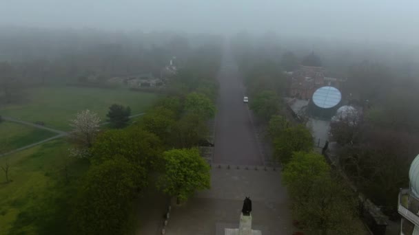 Aerial Shot Beautiful Statue Park — Stock Video