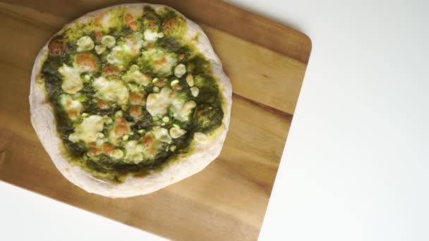 Смачна Італійська Піца Корозією Сиропу Готова Нарізання Задоволення Від Вся — стокове відео