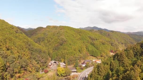 Small Village Mountains River Running Autumn — Stockvideo
