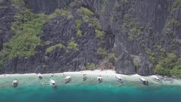 Boats Lined Edge Tropical Island — Vídeos de Stock